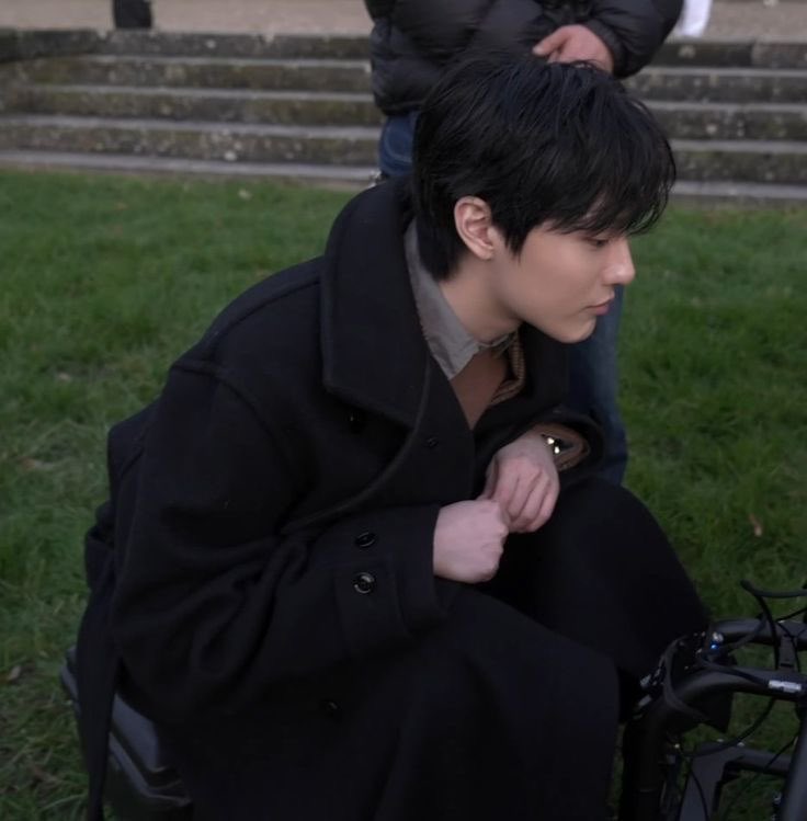 181남성이 꾸깃꾸깃 앉아있는게 참 조으네,,
(주먹봐주세요)