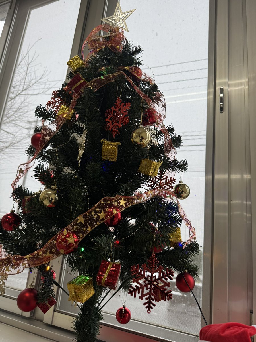 freefree1978's tweet photo. 病院でもクリスマス🎄 https://t.co/NULpa5rYx3