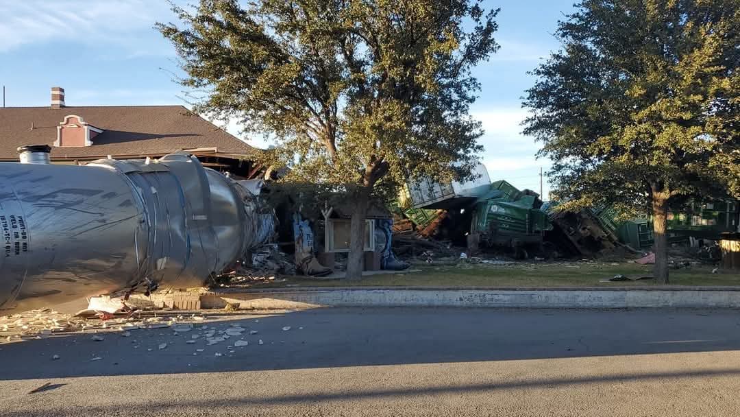 SafeRailroadKS's tweet photo. Unbelievable destruction. Senseless #ksleg #railsafetynow https://t.co/Ik5riCAvRM