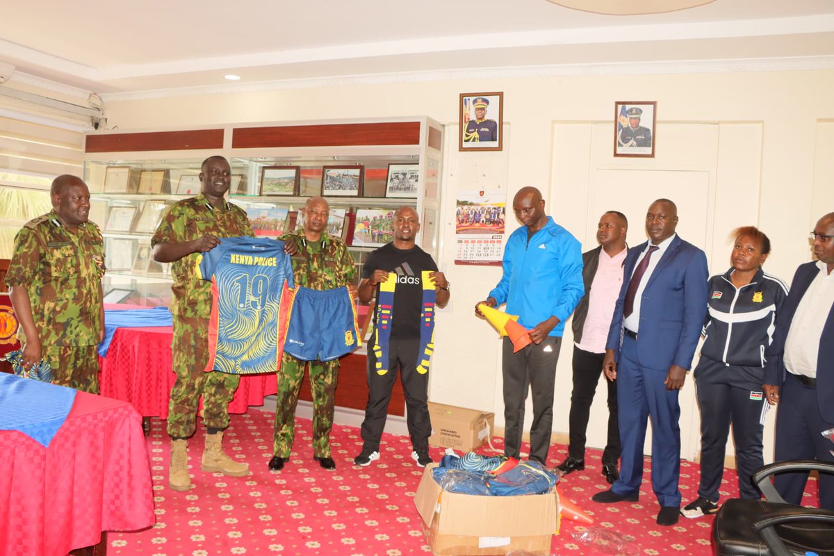 kenyapolice_rfc's tweet image. 17-12-2024 , the commandant GSU MR Ranson lolmodoni MBS ,OGW S.A.I.G hosted us for the kit presentation and launching, the kit sponsored by our partner @mkopakenya will go a long way in boosting our morale and our goal of policing through sports