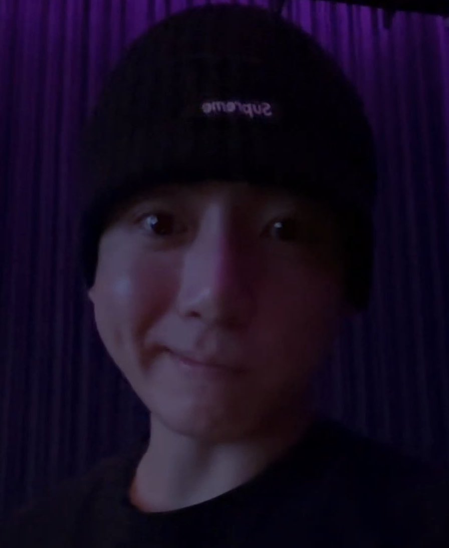 essas bochechas são a razão do meu surto de hoje boa noite