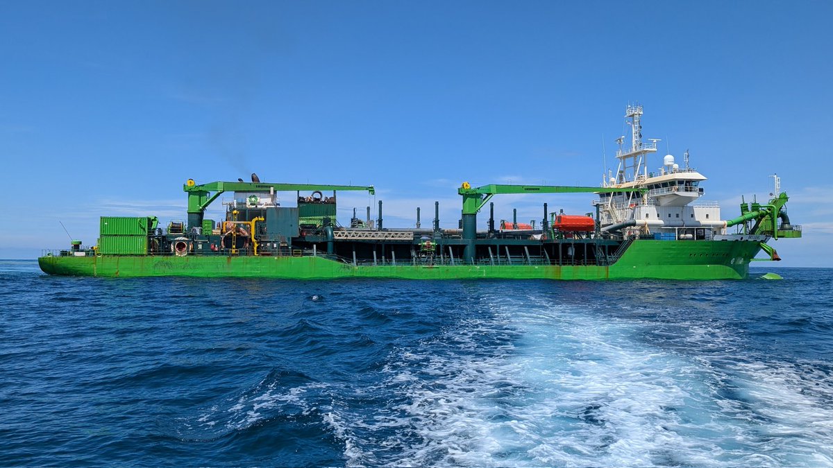 PeterVanAcker2's tweet photo. 🇧🇪🇲🇾 Proud to be a guest on the Breughel, part of the DEME fleet. This Belgian flagship company is contributing to the expansion of Sapangar Bay Container Port. @DEMEgroup  #SEDIA #Sabah @MalaysiaMFA @MITIMalaysia @BelgiumMFA @EUinMalaysia https://t.co/UpFkOFpf8z