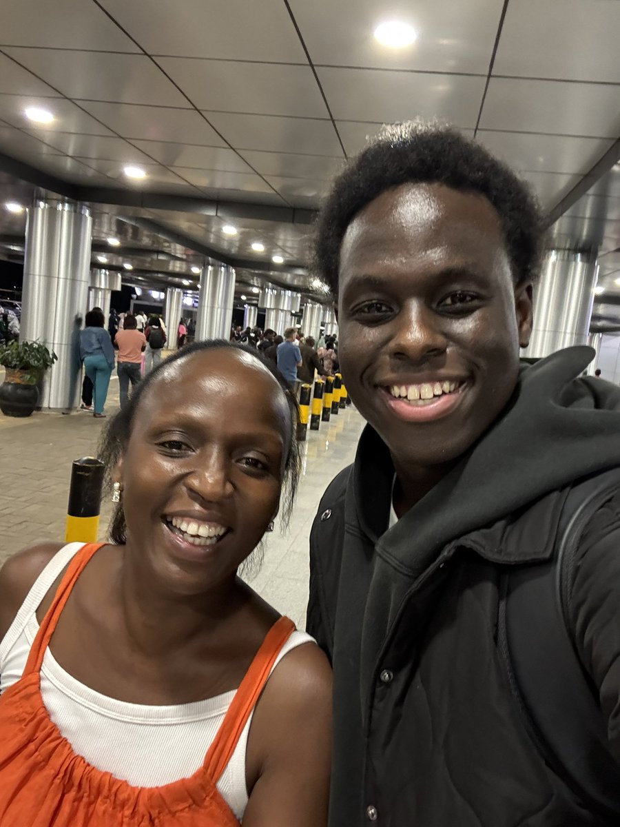 elvniv's tweet photo. nothing beats the joy of going back home to family https://t.co/fbNY8tKogM