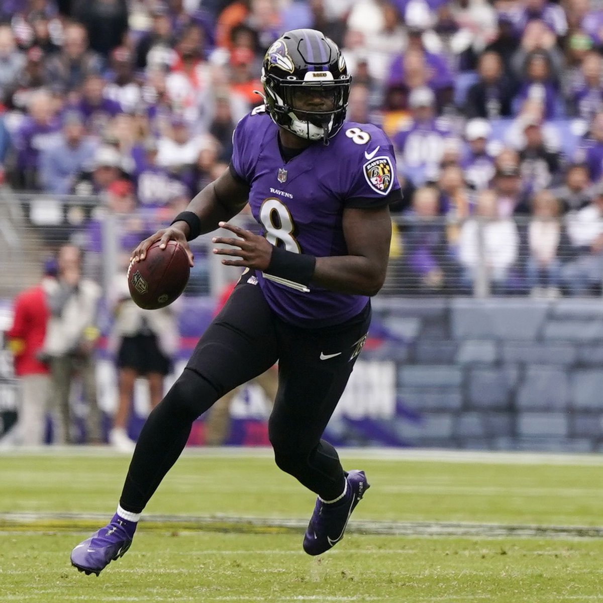 MLFootball's tweet image. HISTORY: #Ravens QB Lamar Jackson can become the first player in NFL history to throw 35+ TDs with 3 or fewer INTs in the first 15 games of a season.

🤯

Elite. 

(Powered by Jimmysfamousseafood.com)