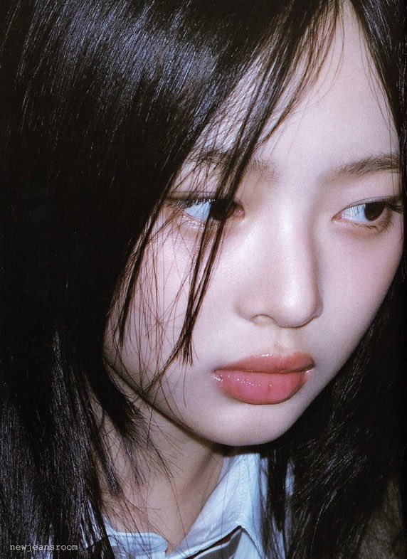 hanni looks tweet media