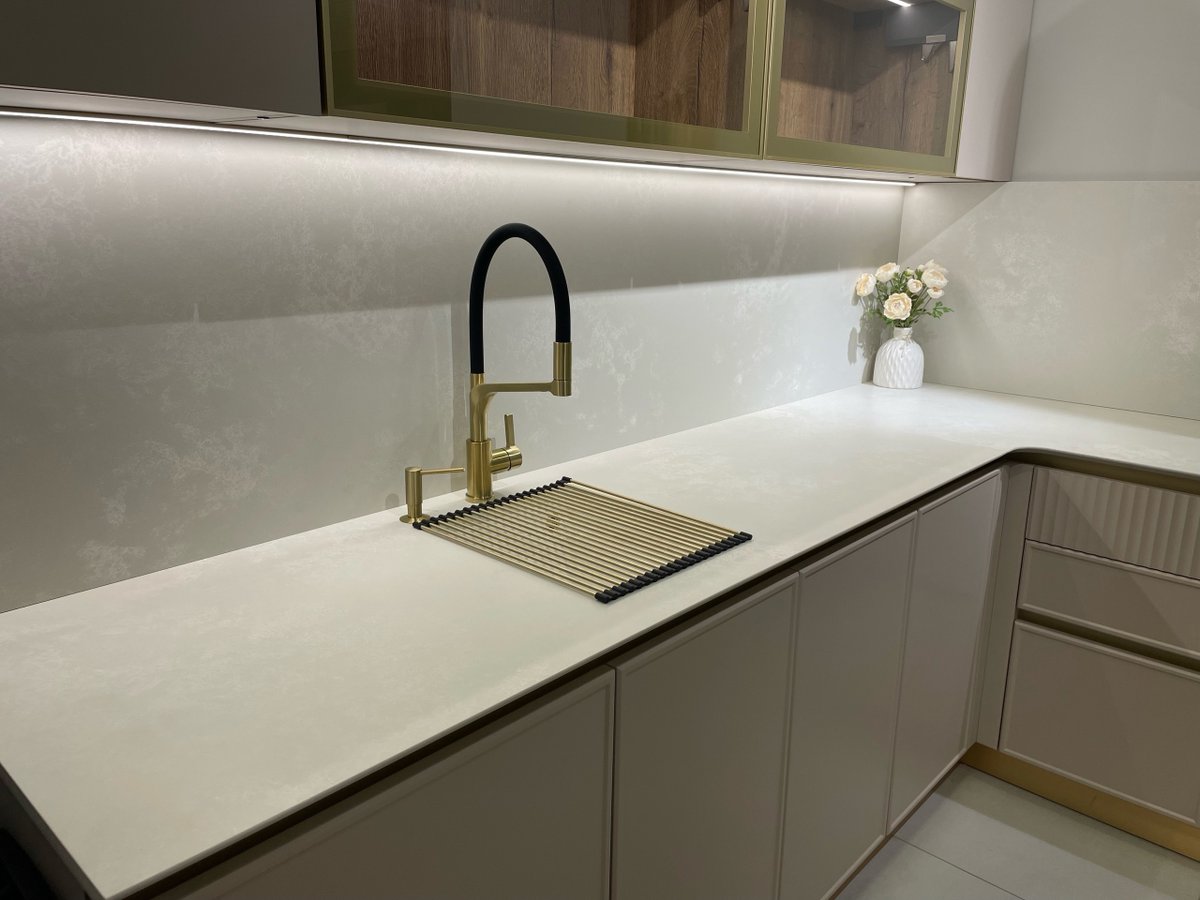 FasaStone's tweet photo. The concrete #countertop, paired with a matching backsplash, creates a seamless and clean aesthetic, while the brushed gold faucet adds a touch of luxury. Perfectly blending elegance and practicality, this space is designed for effortless cooking and stylish living.#kitchentop https://t.co/5joGbNrtBk