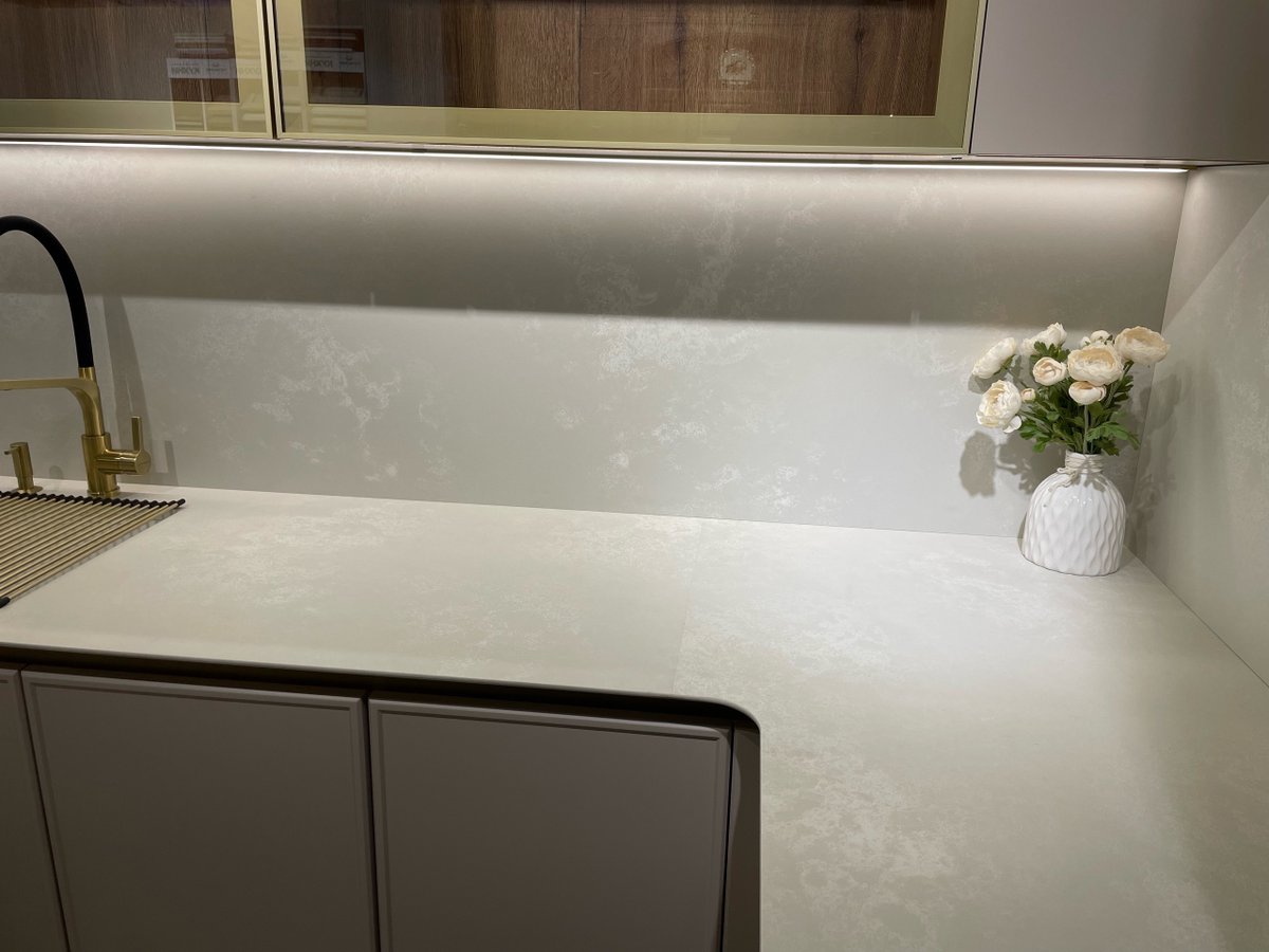 FasaStone's tweet photo. The concrete #countertop, paired with a matching backsplash, creates a seamless and clean aesthetic, while the brushed gold faucet adds a touch of luxury. Perfectly blending elegance and practicality, this space is designed for effortless cooking and stylish living.#kitchentop https://t.co/5joGbNrtBk