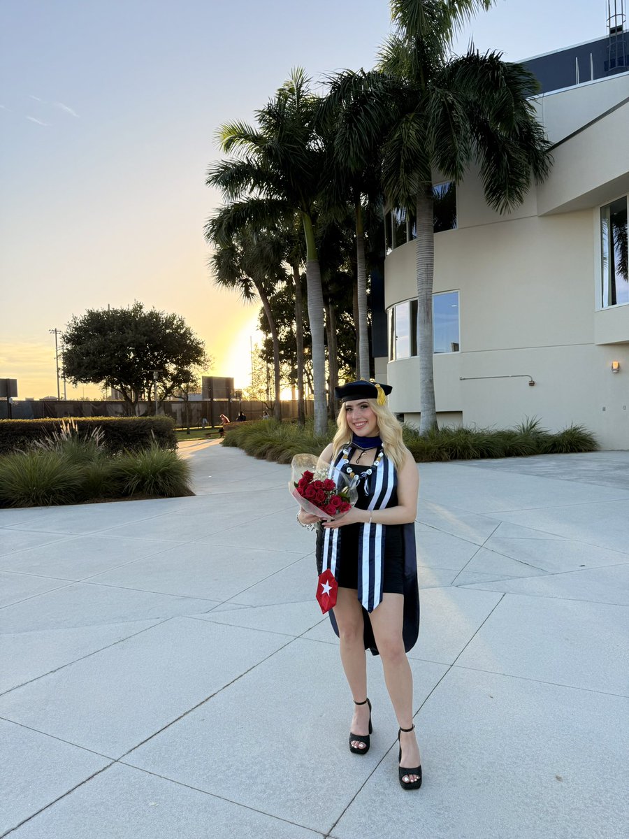 Kaityn_Contino's tweet image. We did it!! #PhDone !! 💓💓🐾🐾 

@FIU @FIUCASE @handslabfiu