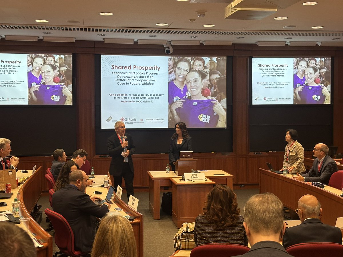 OliviaSalomonV's tweet photo. 🌍✨📚Hoy en la escuela de negocios de @Harvard, compartí cómo #Puebla se ha convertido en un ejemplo de prosperidad compartida a través del modelo de clusterización, con el primer @Gob_Puebla de transformación. Y ahora con la construcción del segundo piso, con @armentapuebla_.
Juntas y juntos, con la visión de la Dra. @Claudiashein, estamos construyendo un futuro donde el desarrollo económico va de la mano con el bienestar social. ¡La transformación está en marcha!
#ProsperidadCompartida #Puebla