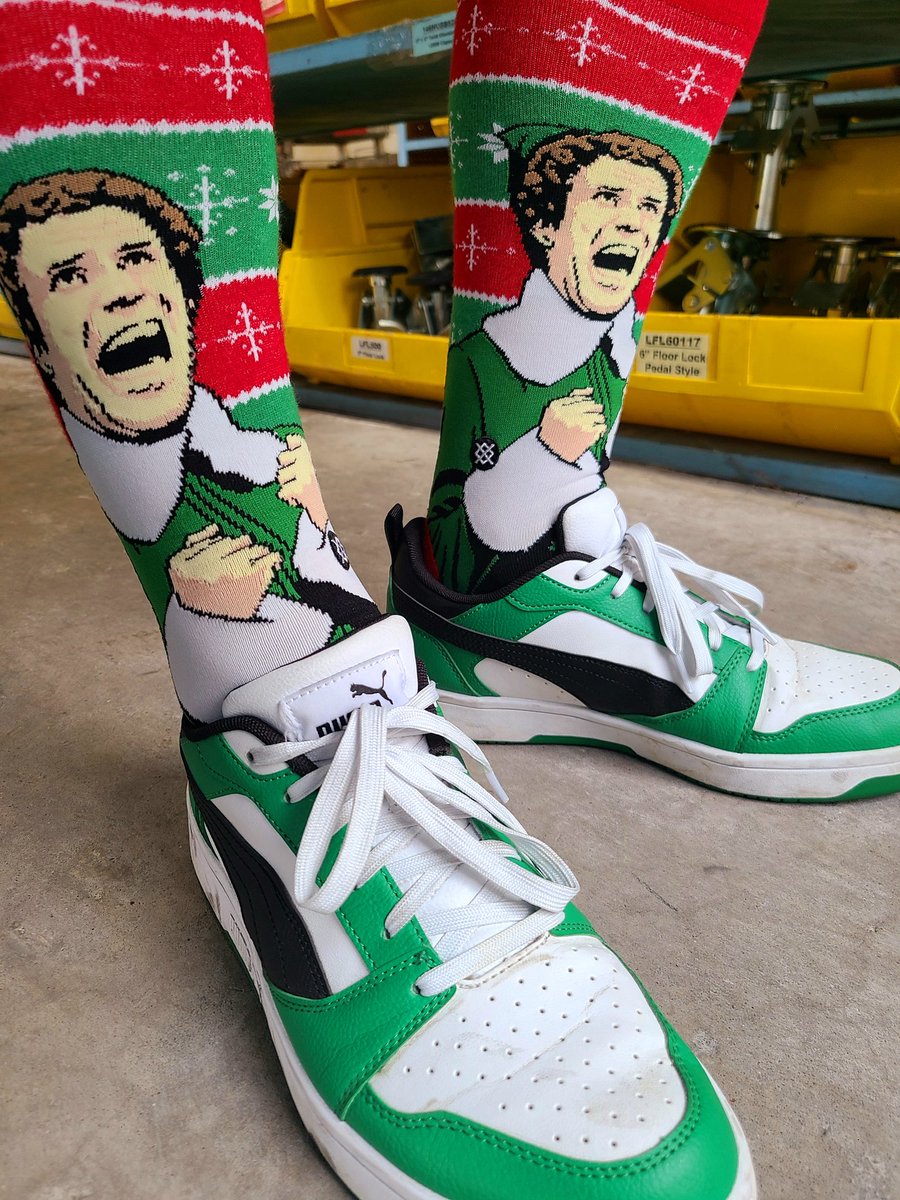 jonmartinezties's tweet image. Elf "Santa, I know him." Socks &amp;amp; Puma Rebound V6 Low shoes #buddytheelf #elf #sonofanutcracker #stance @stancesocks #elfsocks #christmassocks #holidaysocks #holiday #christmas #drip #fit #popculture #ootd #sotd #pumashoes #pumabasketball #pumareboundv6low #pumarebound @puma