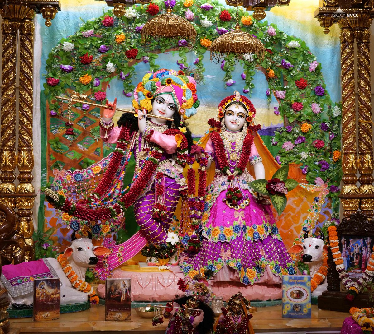 ISKCONPune's tweet photo. 🙏🏽Today's Darshan 📿 🗓19-12-2024🙏
🌷Sri Sri Radhavrindavanchandra🌷
🚩@ISKCONNVCCPune🚩
.
.
#ISKCONNVCC #ISKCONPune #ISKCONNVCCPune #ISKCON #19thdecember #19thdecember2024 #Thursday #Harinaamsankirtan #Radheshyamdas #Radheradhe #Sankirtan #Kirtan #Vrindavan #Mayapur #Prabhupada https://t.co/koxGTDMzj3