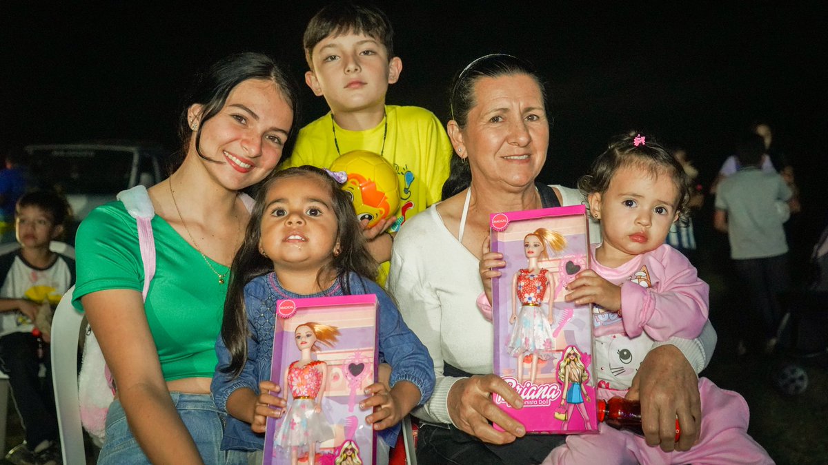 ¡Novenas Navideñas en el sector rural!

En el día séptimo, la Gestora Social  Natalia Sánchez Silva compartió con la comunidad de Altos de Mantilla y entregó detalles llenos de amor a todos los niños y niñas del sector.