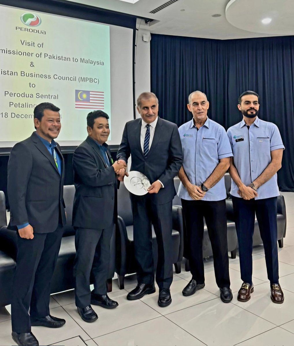 PakinMalaysia_'s tweet image. High Commissioner Syed Ahsan Raza Shah visited @perodua Hqs (Malaysia's largest car manufacturer). During meeting with COO Datuk J H Rozman and senior management, enhanced bilateral cooperation in the automotive sector was agreed upon. @ForeignOfficePk @MalPak2 #PAMA