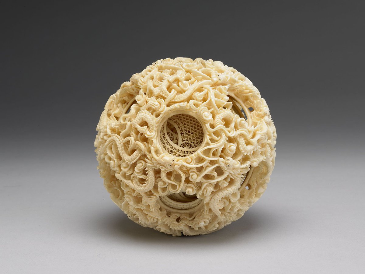 この象牙多層球の実物見たとき凄すぎて理解不能..ってなったが完成後は