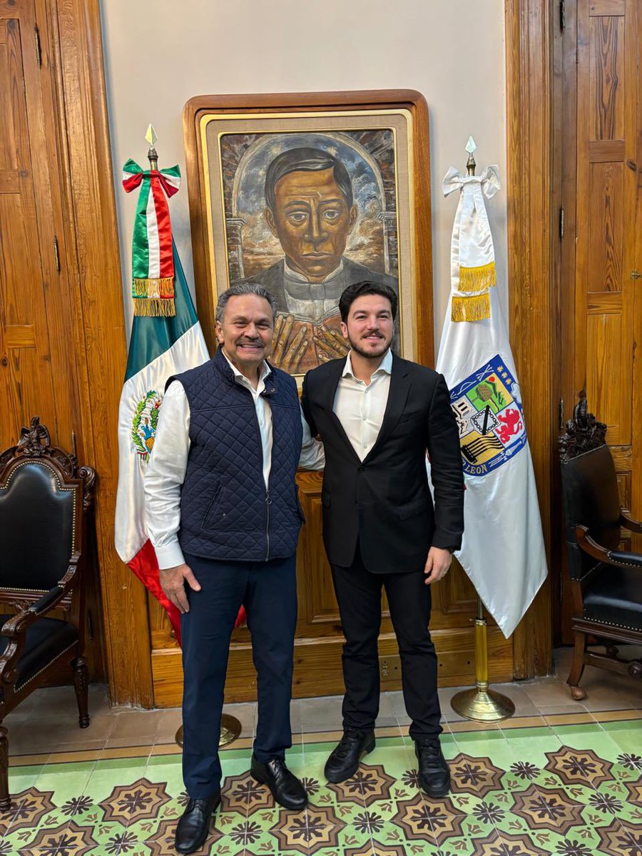 OctavioRomero_O's tweet photo. Firmamos el convenio de colaboración para el programa #ViviendaParaElBienestar de la presidenta @Claudiashein, con el gobernador de Nuevo León @samuel_garcias, @SEDATU_mx y  municipios del estado, para construir 33 mil viviendas, de las cuales 23 mil serán para derechohabientes de @Infonavit con ingresos entre 1 y 2 salarios mínimos.

Además, informamos que se planea otorgar 105 mil créditos para reparar, remodelar o ampliar vivienda en beneficio de las y los trabajadores de la entidad. 

También que estamos resolviendo el problema de las deudas impagables con el congelamiento de 211 mil 477 créditos. De éstos, 58 mil ya recibieron en automático algún beneficio en la tasa, mensualidad y/o saldo.

#2doPiso4T #ConstruyendoJuntos #InfonavitHumanista