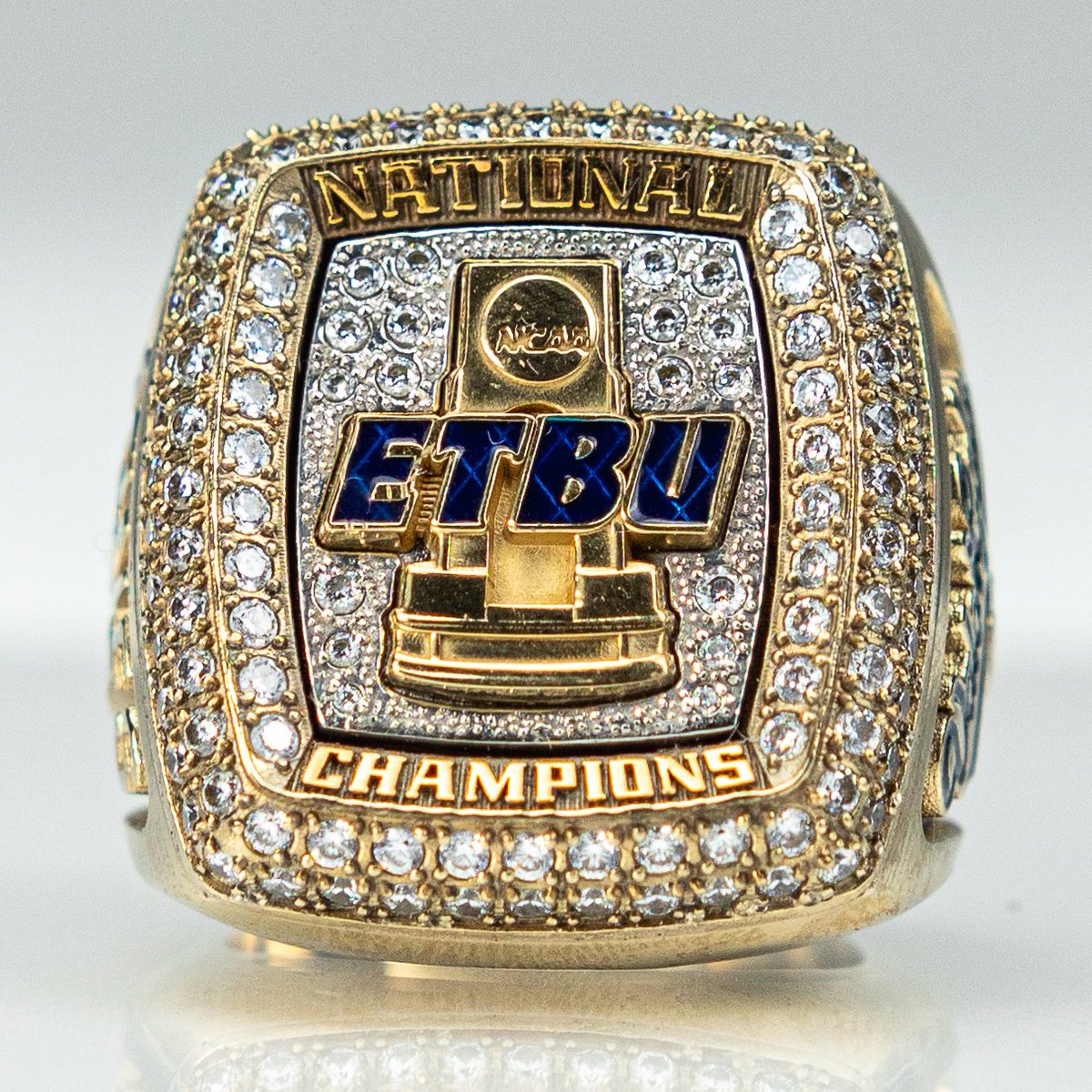 ETBU Athletics (@goetbutigers) on Twitter photo 🏆<a href="/ETBU_Softball/">ETBU Softball</a> Celebrated
💍Receive Championship Rings at Banquet
🔗goetbutigers.com/news/2024/12/1… 🏆<a href="/ETBU_Softball/">ETBU Softball</a> Celebrated
💍Receive Championship Rings at Banquet
🔗goetbutigers.com/news/2024/12/1…