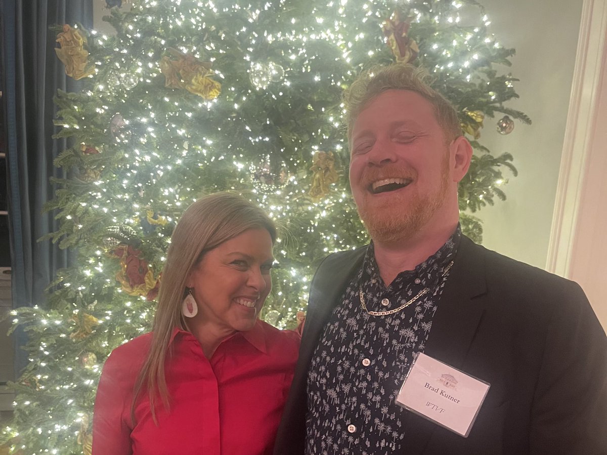 Wasn’t kidding about the earrings #valeg