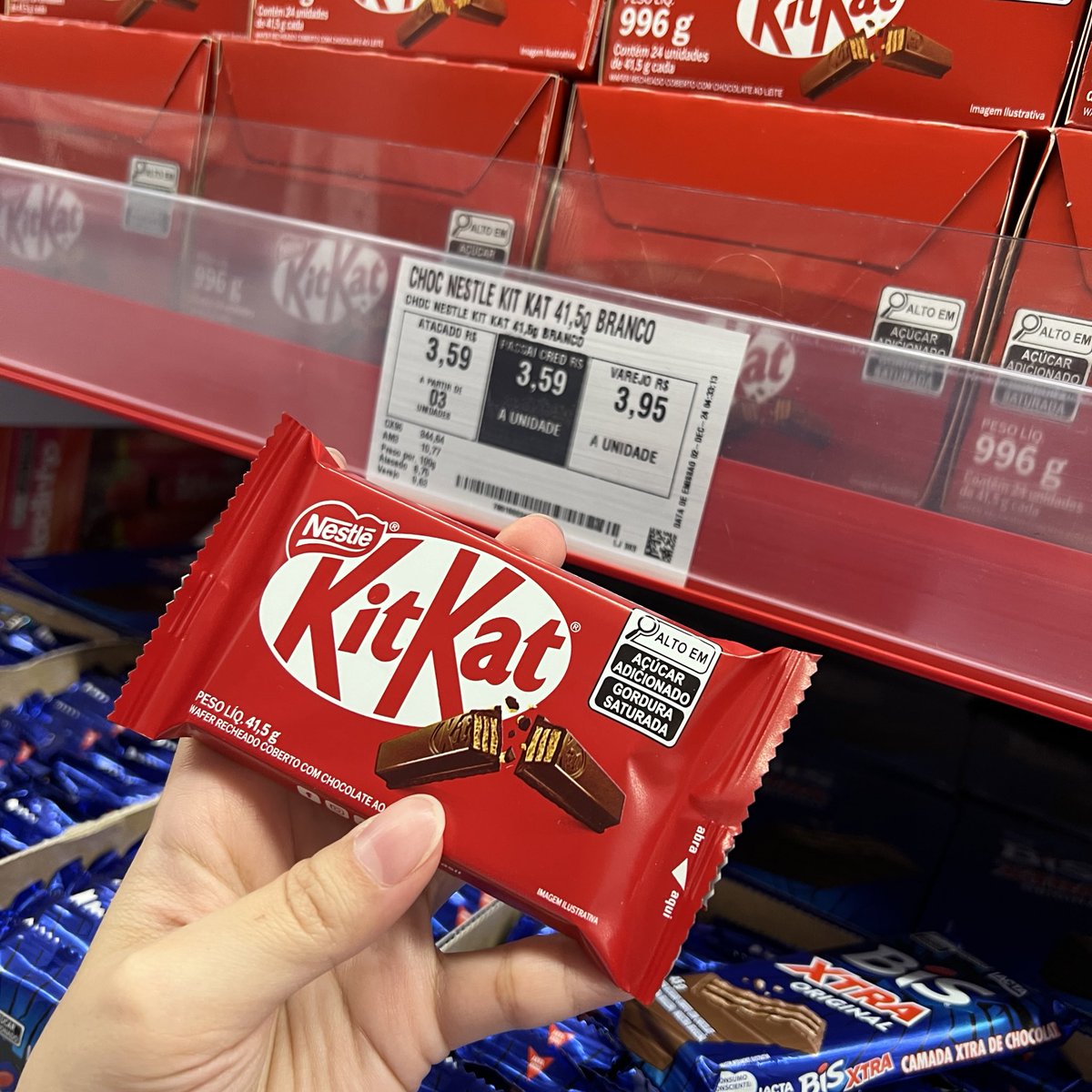 hikari_dmc's tweet photo. キットカットがちゃんと（？）でかいw
ドルチェグストのキットカット味とかシリアルがあったりで面白かった(＾ω＾)

#キットカット #kitkat https://t.co/2utAC41kO1