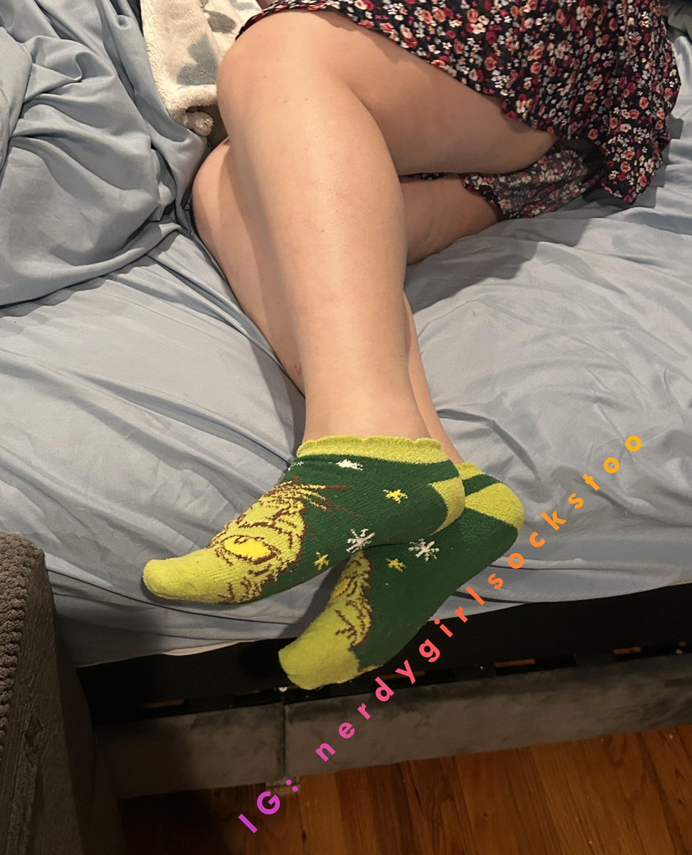 NerdyGirlSocks's tweet photo. Day 5 of #Grinchmas... Er, #12DaysofSockmas are these cute fuzzy Grinch socks! They keep my chilly feet nice and warm. Hope you guys enjoy! https://t.co/kj5hkUqy9b
