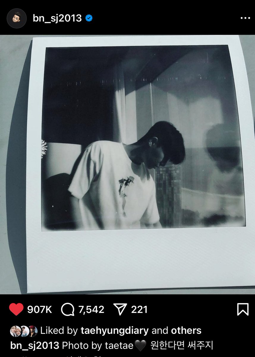 Hourlytaehyungi's tweet photo. “Photo by taetae 🖤” https://t.co/pfKCRApPCo