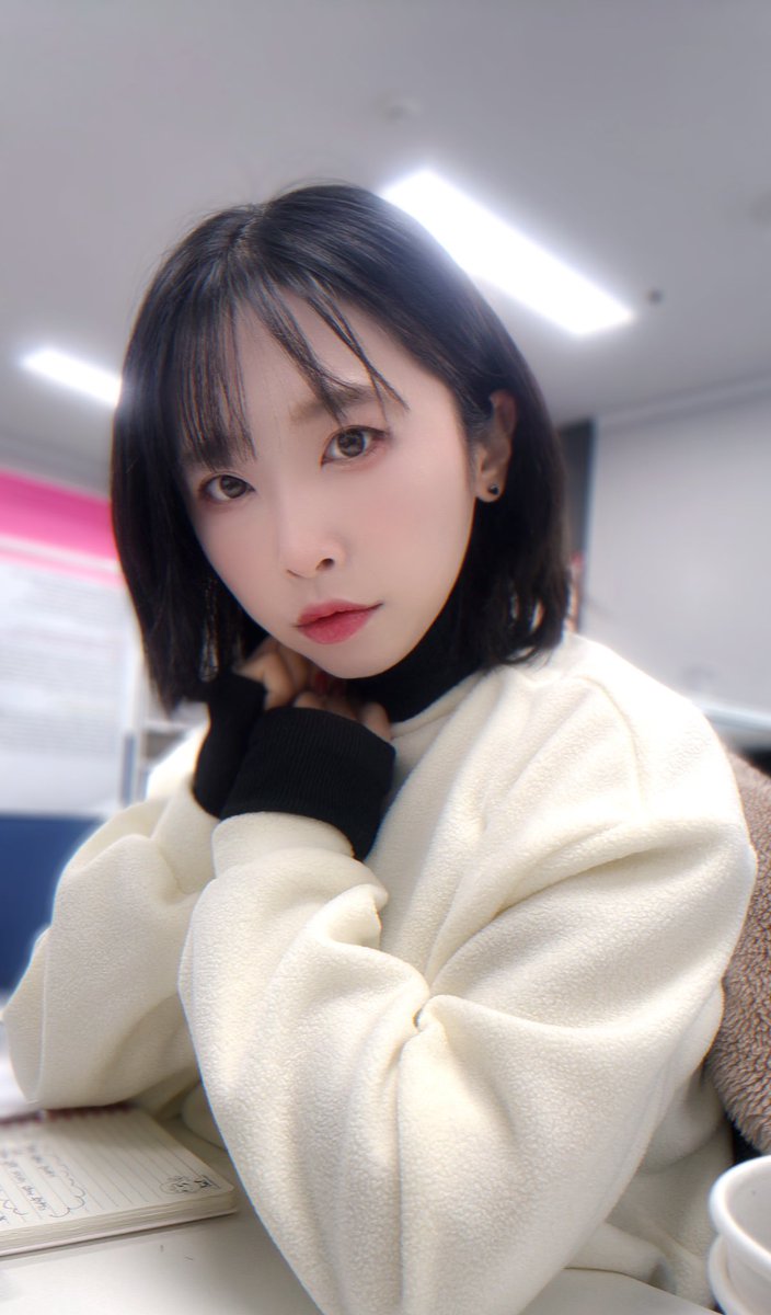 난 저능한 것과 대화를 시도하기엔 너무 예쁜거 같음.
대화는 사람이랑만 하겠습니다.