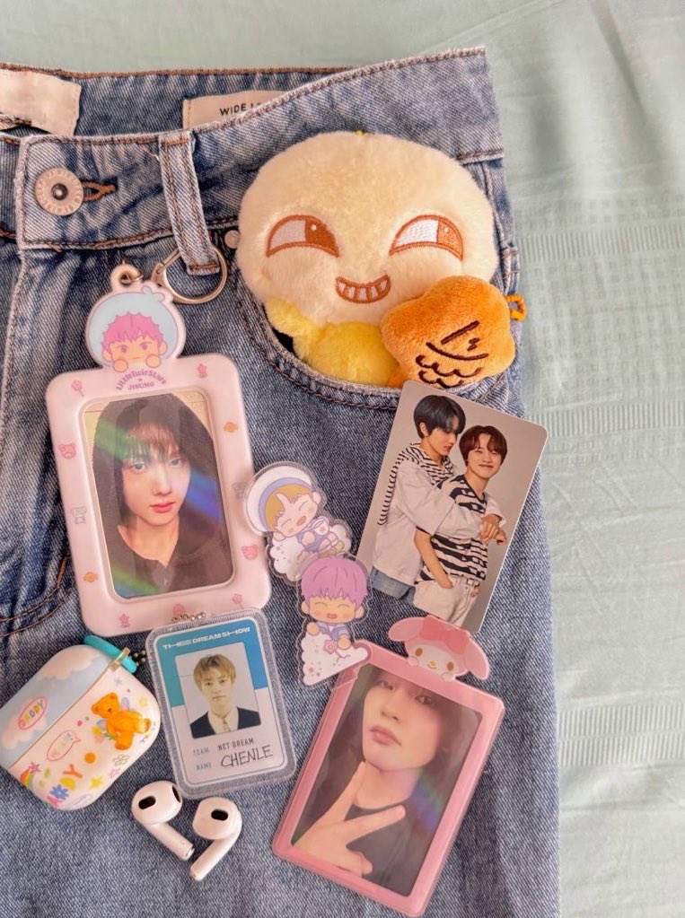 nomin girl with her chenji girl ᯓ★ ⊹₊⟡⋆