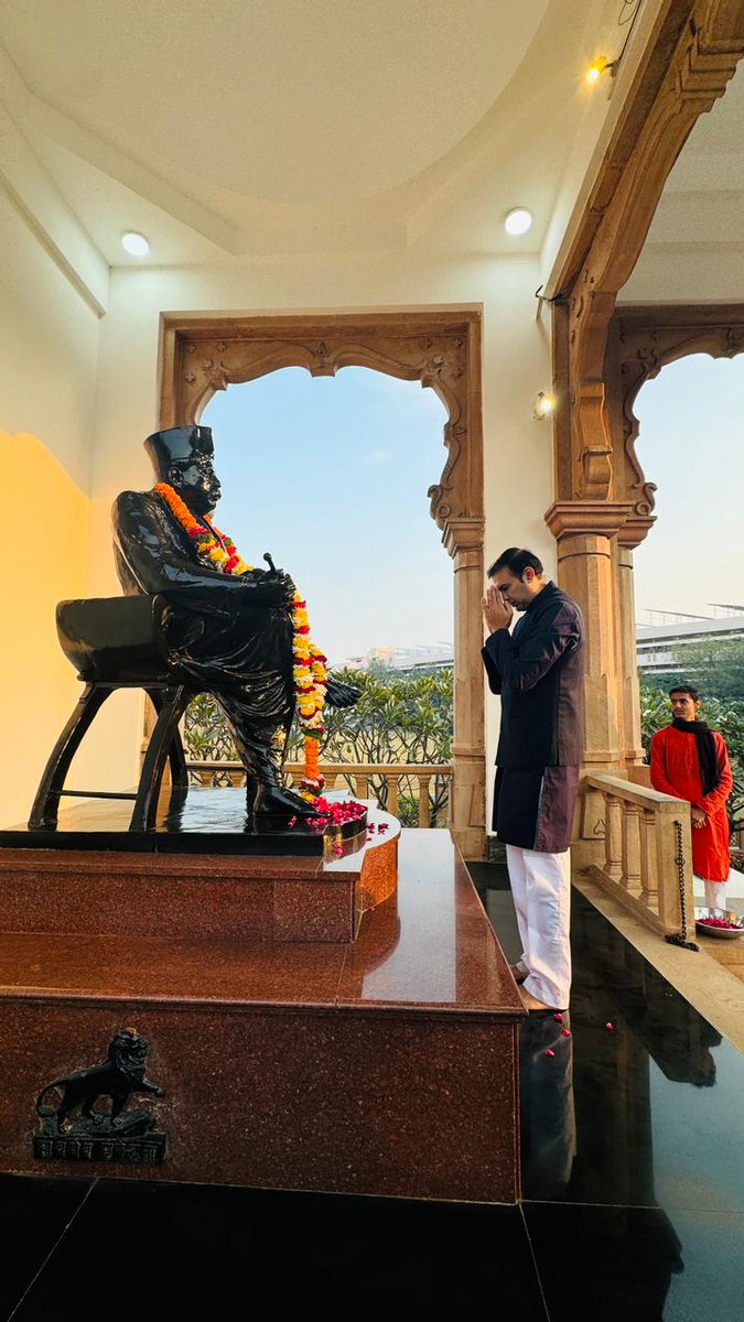 Dr_Atul_Bhosale's tweet photo. नमस्ते सदा वत्सले मातृभूमे !
रेशीम बाग, नागपूर येथे राष्ट्रीय स्वयंसेवक संघांचे संस्थापक, आम्हा सर्वांचे श्रद्धास्थान स्व. केशवराव बळीराम हेडगेवारजी व परमपूज्य स्व. एम.एस. गोळवलकर गुरुजी यांच्या समाधीस्थळी अभिवादन केले.
विनम्र अभिवादन..!
#Nagpur #reshimbag #keshavraohedgewar https://t.co/9Y9SjimOLE