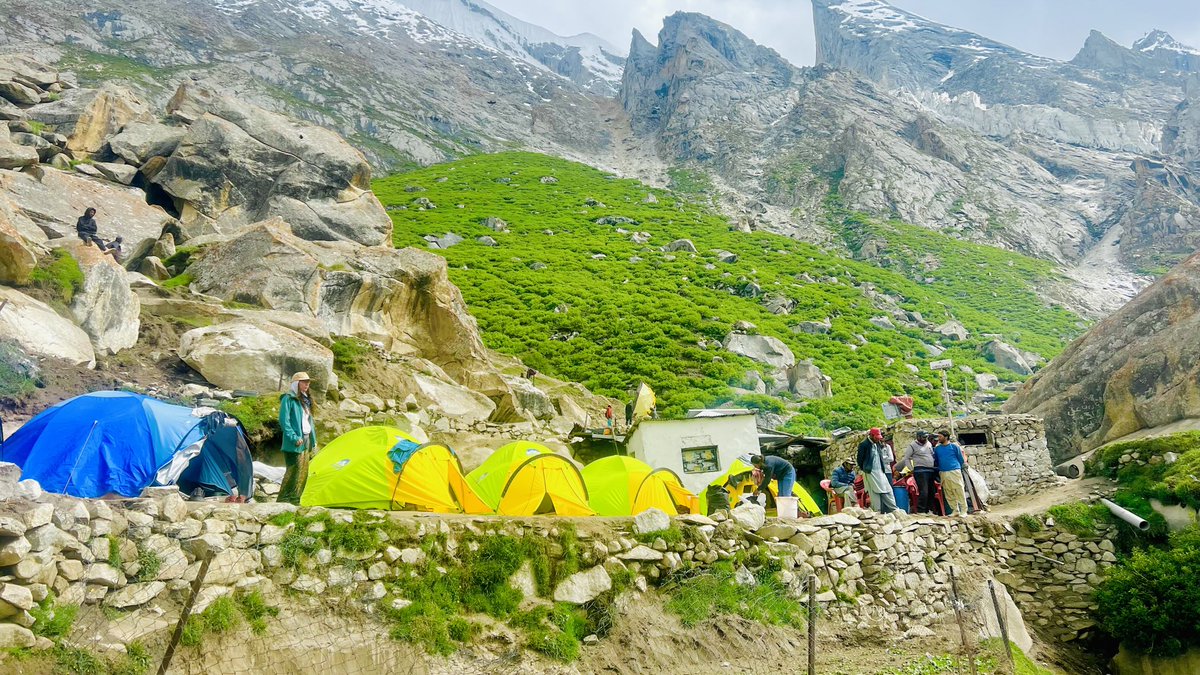 incrediblek2gb's tweet photo. 📍 Urdukas Campsite ⛺️

K2 base camp Trek 

This campsite is my favorite on the entire K2 Base Camp trek as you can see the magnificent towers of the Karakoram all around you with a beautiful Lake B in the middle of the Baltoro Glacier.

#IncredibleK2 https://t.co/OfdIdZPagv