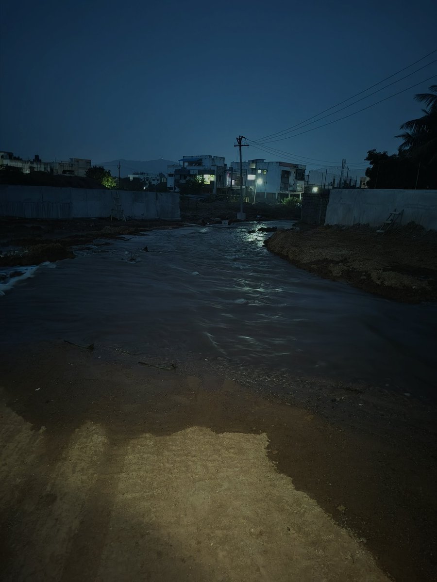 m_vigneshwk's tweet photo. @Chengalpattu01 @Tambaram_Corp 
@CMOTamilnadu @DISTRICTCPT 
@PMOIndia @srrajamla @Udhaystalin
 சரியான சாலை மற்றும் மின் விளக்கு வசதி இல்லை பல பேரிடம் மனு செய்தும் நடவடிக்கை இல்லை. https://t.co/IgxFCacchf