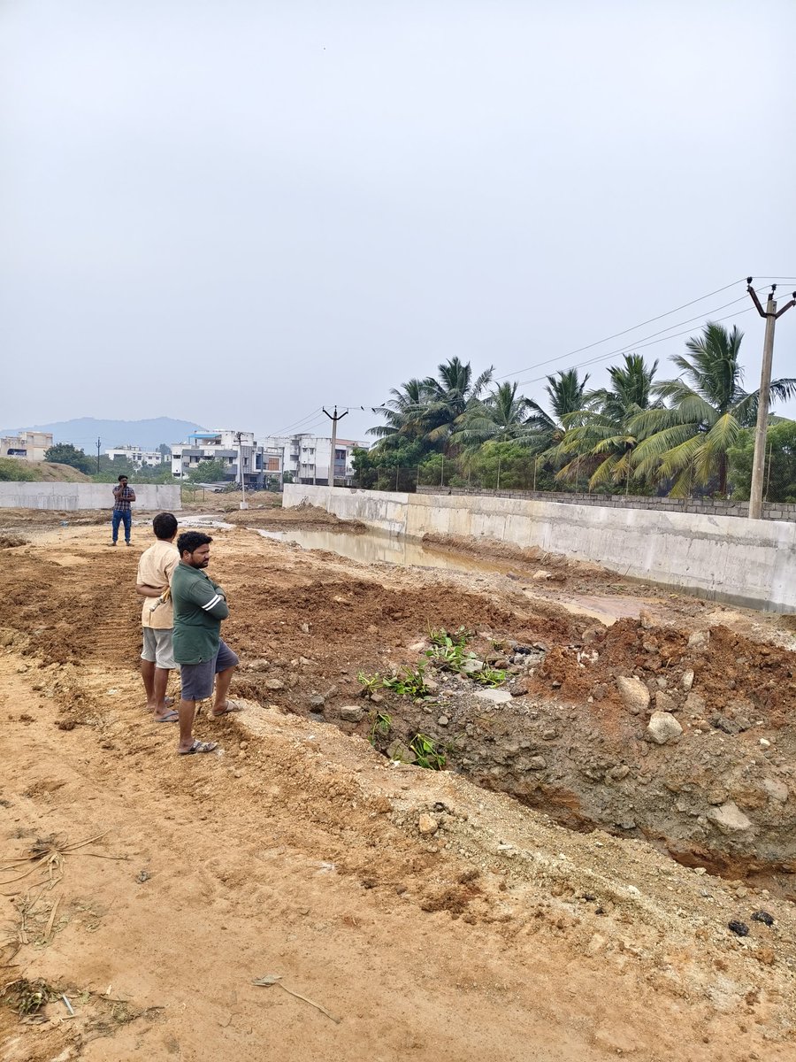 m_vigneshwk's tweet photo. @Chengalpattu01 @Tambaram_Corp 
@CMOTamilnadu @DISTRICTCPT 
@PMOIndia @srrajamla @Udhaystalin
 சரியான சாலை மற்றும் மின் விளக்கு வசதி இல்லை பல பேரிடம் மனு செய்தும் நடவடிக்கை இல்லை. https://t.co/IgxFCacchf