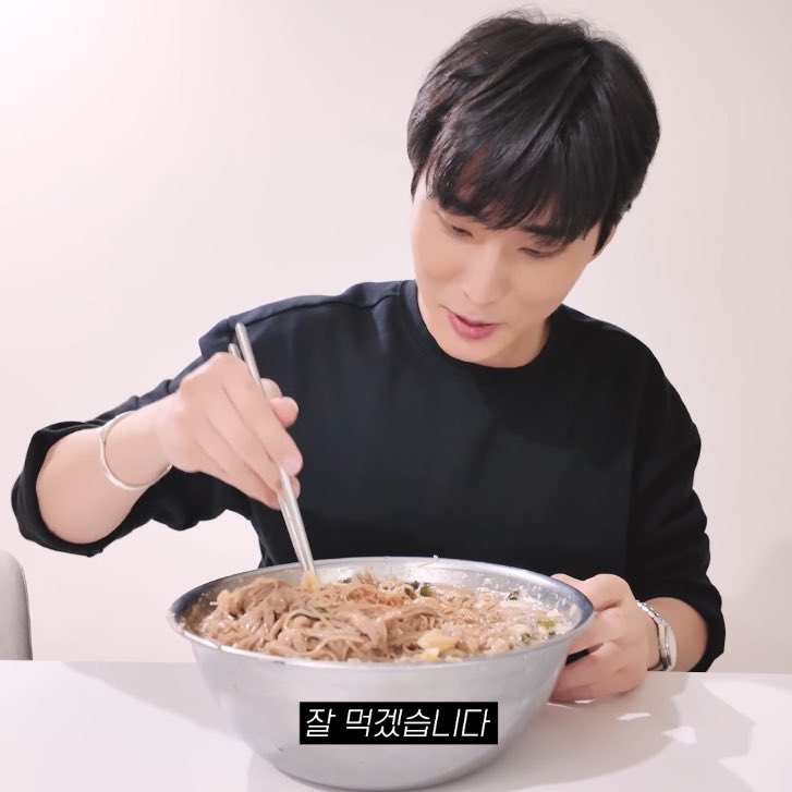 bbibaba's tweet photo. 많이 먹었구만 뭘 https://t.co/LY0FDSWSqj