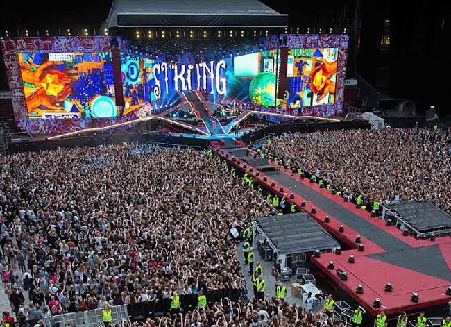vashappenin_jao's tweet photo. uma coisa q me deixa inconformada é a oned não ter trazido o palco da wwa tour para o brasil, pqp, palco icônico 
ESSE PALCO ERA DO C4R4LH0!!!!! https://t.co/eauRC2Fwro