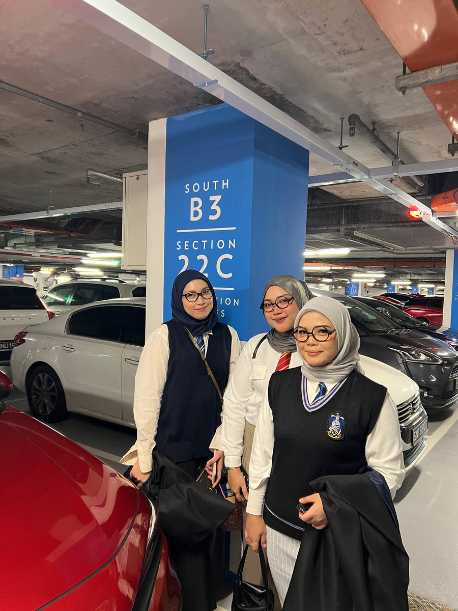 aceFuzzaone's tweet photo. @Injang_Nation tema back to school !! versi harry potter Hogwarts school hehehe terus rasa muda yee 😂 https://t.co/th2kFuGF4Y