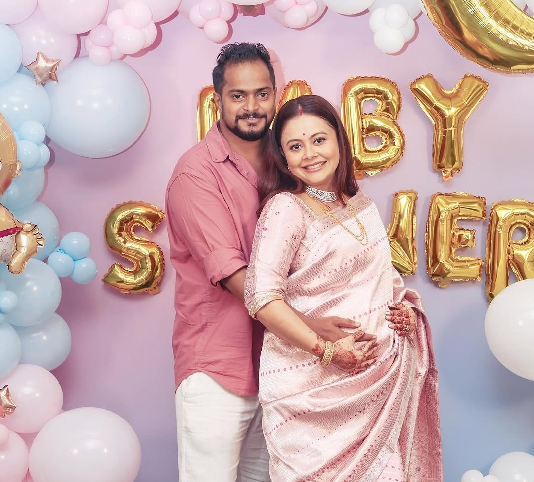 BollyTellyBuzz's tweet image. .@Devoleena_23 and #ShanawazShaikh become parents to a baby boy 👶
.
.
#DevoleenaBhattacharjee