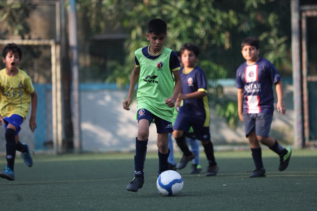 ThaneCityFC's tweet image. Why Grassroots Football Matters: A Thread
1/ Grassroots football is the foundation of the entire football ecosystem. From kids in parks to small clubs, it serves as the entry point for millions of players worldwide. But why does it matter so much? Let&apos;s break it down 👇⚽