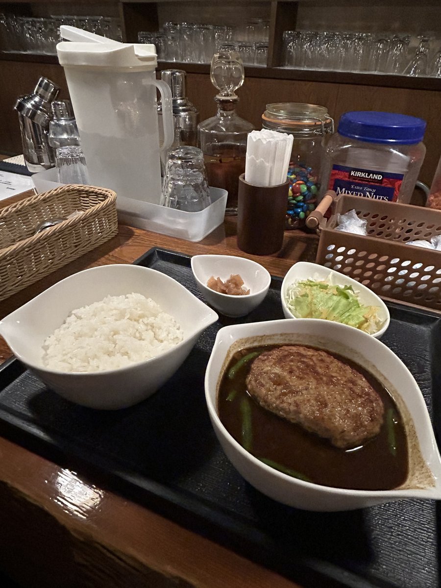 meijiexam's tweet photo. 同僚が、#神田カレーグランプリ めぐった件。
いよいよ感動の最終話
1枚目:#Gravy
2枚目:#Eblack
Episode2(?)でお会いしましょう(゚Д゚)ノ https://t.co/KXlhyS8zUR