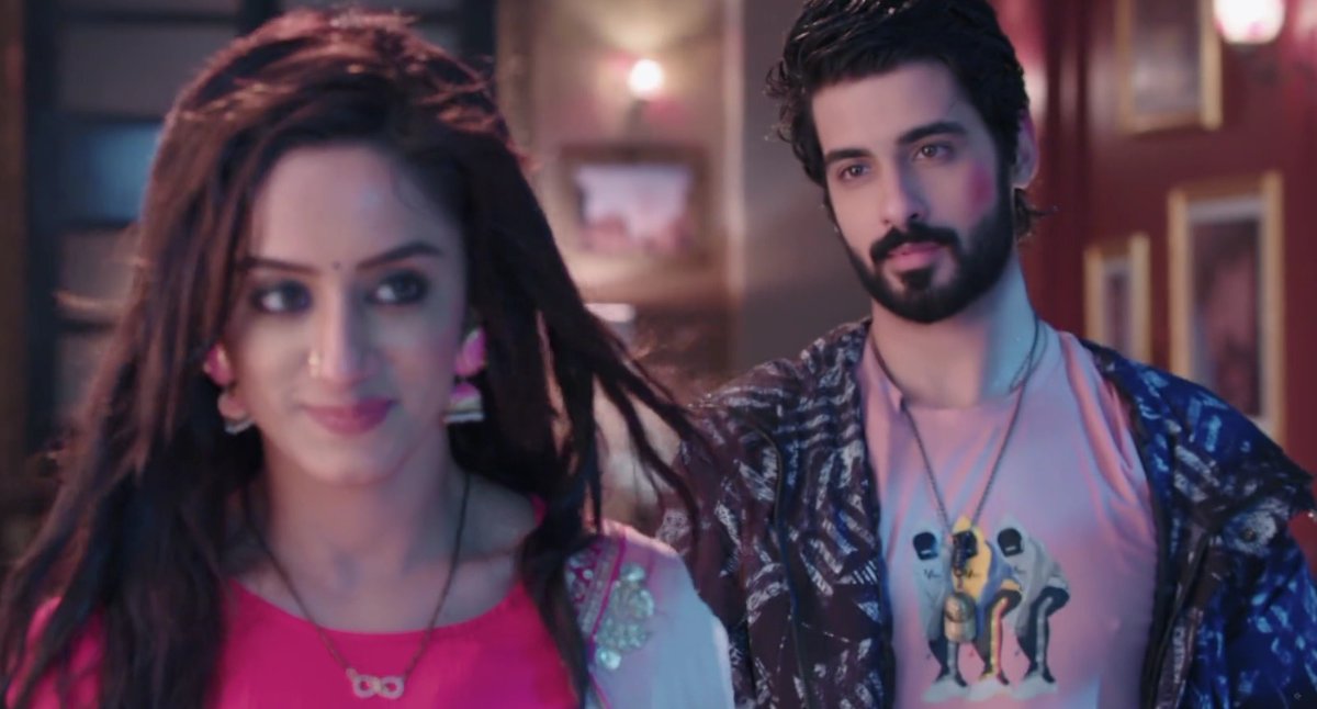 ArviRusha's tweet photo. Happy 5 YHC ..
" Naa chahiye tumse zyaada
 Naa chahiye tumse Kam " 
Also waiting for 😉
" Dil Sambhal ja Zara 
  Phir Mohabbat karne chala Hai Tu '
♥️♥️♥️😜
#yehhaichahatein
#Rusha #NayAt https://t.co/OtJrJoTWSv