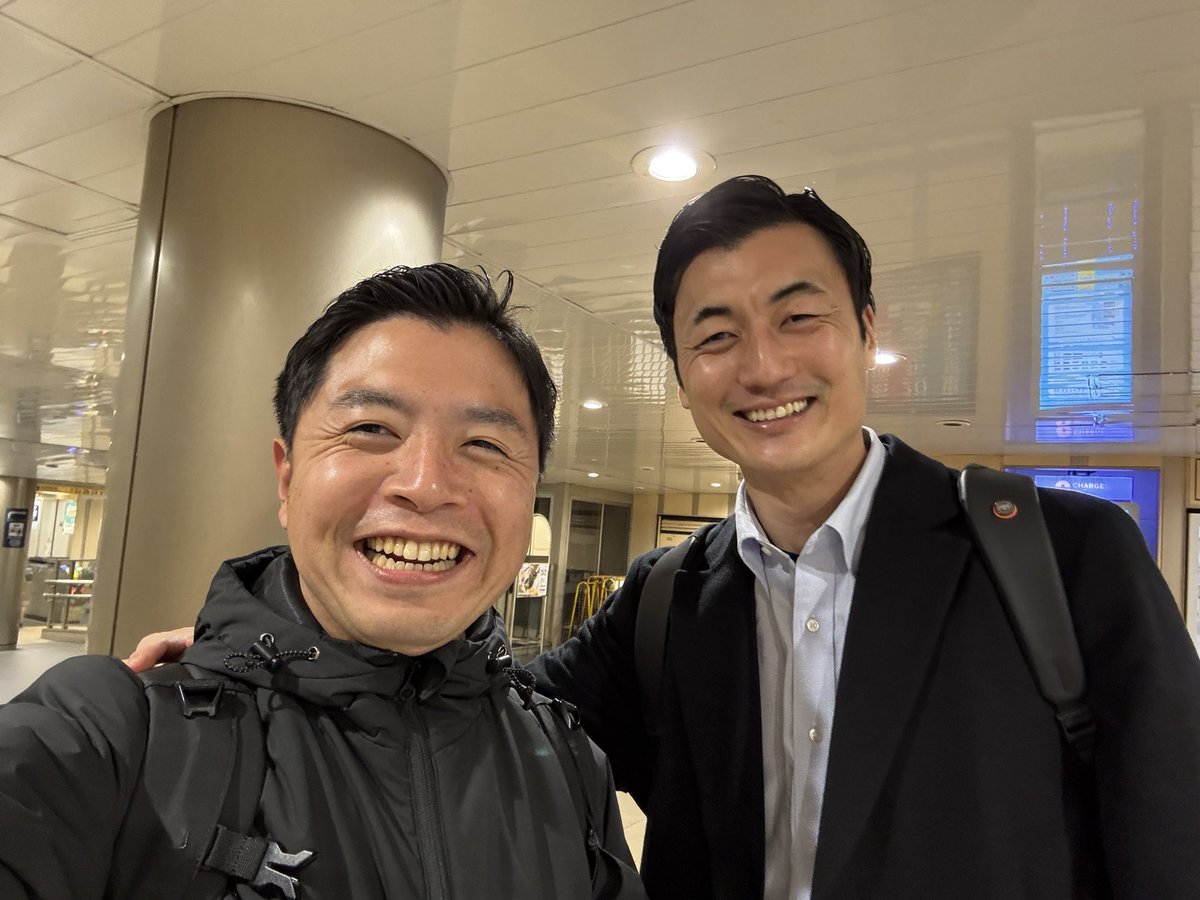 東京メトロ某駅にてバッタリお会いした、
弊クラブレジェンドの瀧澤修平さんと📸

日々色々と移ろいゆきますが、
共に過ごした仲間はいつまでもファミリー🐲
#水戸ホーリーホック