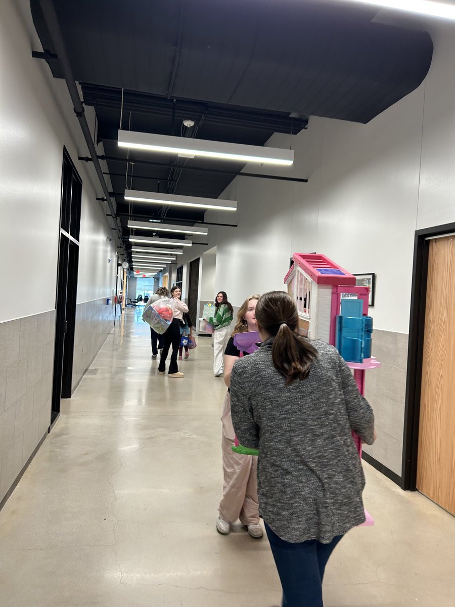 That’s a wrap: Falcons seniors transport Barbie’s Dream House for their Compassion Project child. They had a great time throwing a party for their little! ⁦⁦<a href="/HCCPHSprincipal/">HCCPHS Principal</a>⁩ ⁦<a href="/hccphsap/">Dan Horton</a>⁩ ⁦<a href="/cisdnews/">Comal ISD</a>⁩