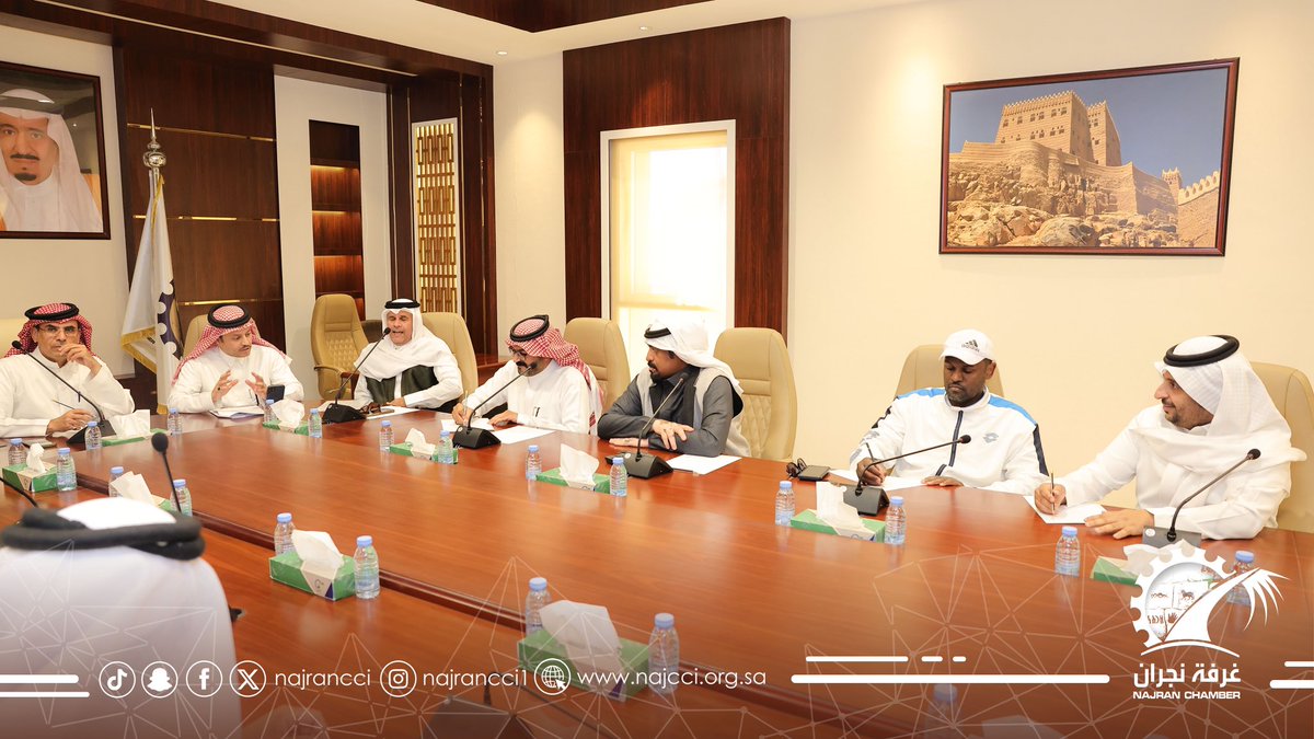 najrancci's tweet photo. عُقد اليوم الاجتماع الأول للجنة الرياضية بـ #غرفة_نجران، حيث جرى خلال الاجتماع اختيار أ. محمد بن صالح الصقور رئيساً للجنة بالتزكية 
واختيار أ. حسين بن صالح آل خريم نائباً لرئيس اللجنة بالتزكية.
كما تم خلال الاجتماع الاطلاع على رسالة اللجنة ورؤيتها وأهدافها وعرض ومناقشة  الخطة التنفيذية لاعمالها للعام 2025. وستعمل اللجنة في دعم القطاع الرياضي في شتى الالعاب بالمنطقة والمساهمة في رفع مستوى الوعي بأهمية الرياضة للمجتمع المحلي.
#نجران #نجران_الان