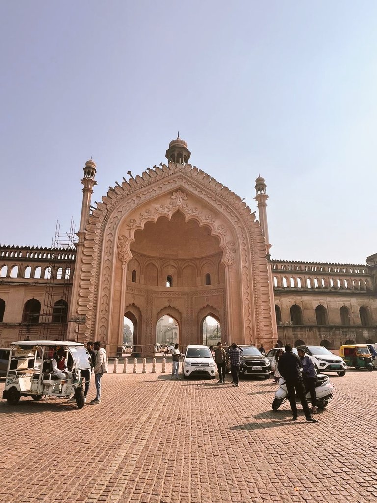 Muskuraiya janaab, aap #Lucknow mein hai!
In the land of #nawabs, #kebabs and tehzaab 

#Lucknow #theroastery  #theresidency #baraimambara #rumidarwaza