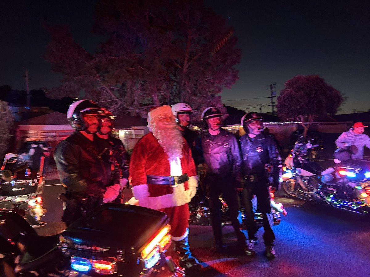 Julia Mates (@matesjulia) on Twitter photo Santa came to Belmont tonite! Thanks to all who came out to see him and thanks @Belmont capolice for making this happen again this year!
<a href="/mybelmont/">City of Belmont, CA</a> <a href="/BelmontParksRec/">Belmont Parks & Recreation</a> <a href="/SMCFireDept/">San Mateo Consolidated Fire Department</a> Santa came to Belmont tonite! Thanks to all who came out to see him and thanks @Belmont capolice for making this happen again this year!
<a href="/mybelmont/">City of Belmont, CA</a> <a href="/BelmontParksRec/">Belmont Parks & Recreation</a> <a href="/SMCFireDept/">San Mateo Consolidated Fire Department</a>