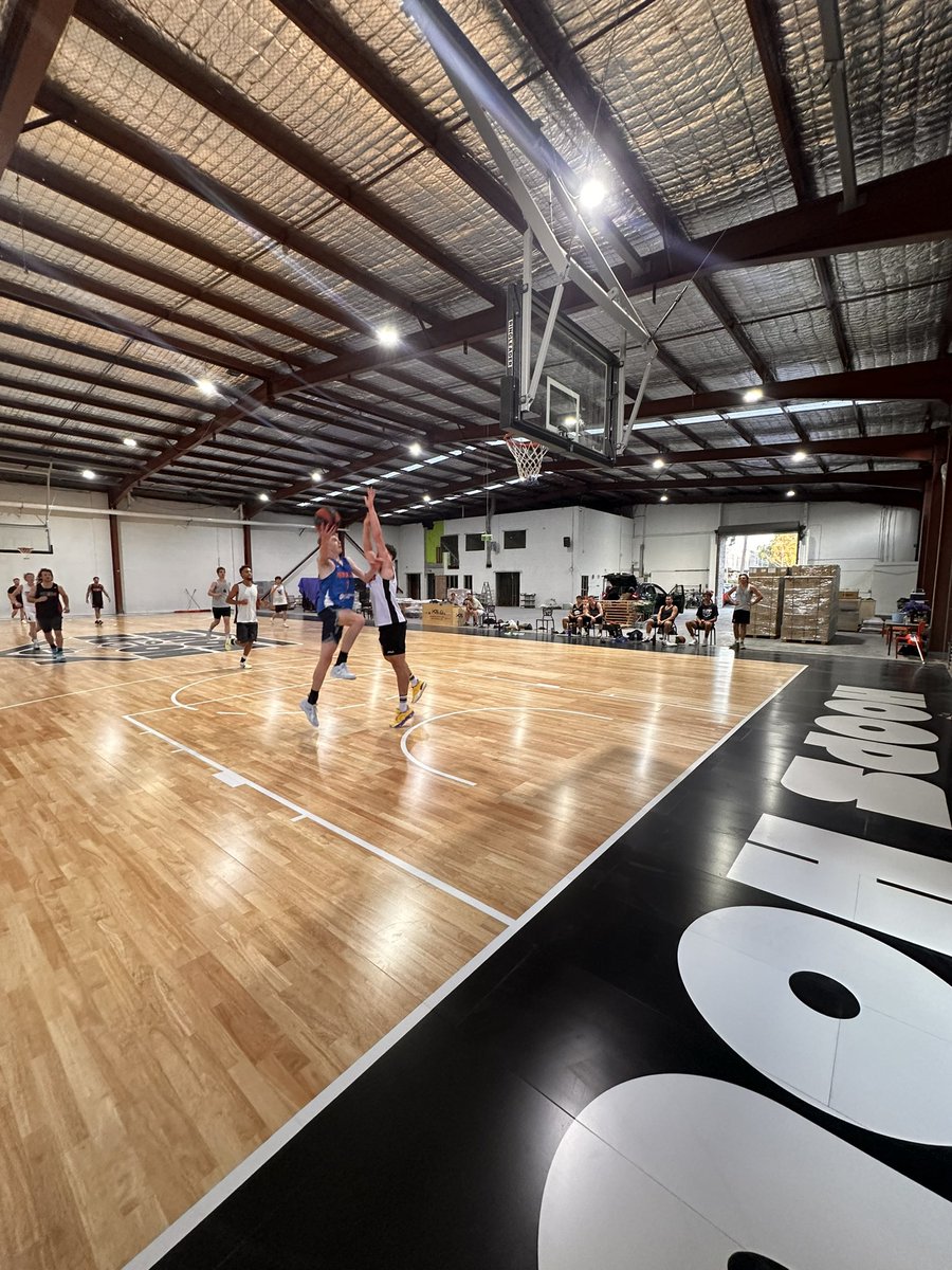 hoopshouseau's tweet photo. Welcome to Hoops House! Scenes from our first closed run at the house. #hoopshouse https://t.co/xRifWKOPy7