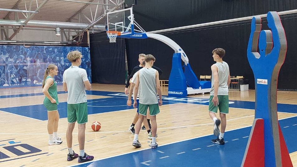 phyk_school's tweet photo. Juniorivalmennusverkosto on Koripalloliiton ja Kisakallion Assist Centerin valmentajakoulutuskokonaisuus. Koulumme HBA-pelaajat saivat olla leirillä demo-ryhmässä viimeisimmässä koulutustilaisuudessa.
#koripallo #kisakallio #juniorivalmennusverkosto #assistcenter https://t.co/Am8B6kzhUI