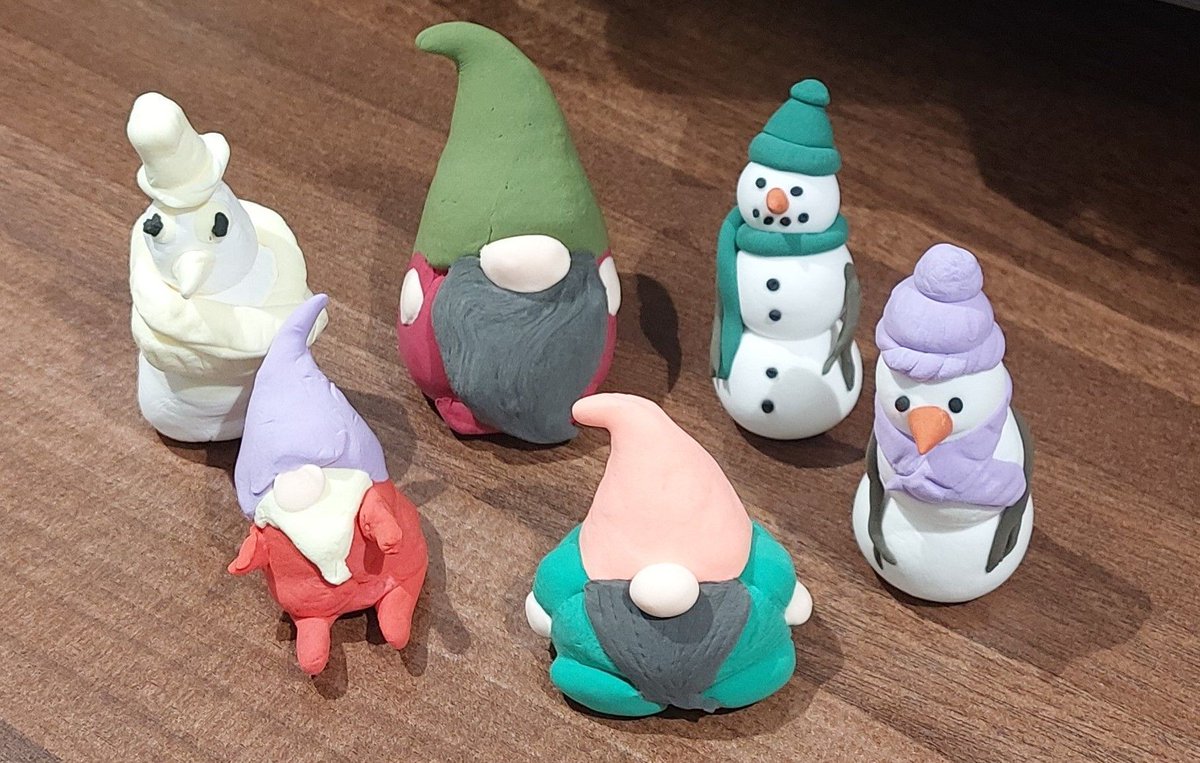 We had a great time at our Christmas Crafternoon, trying out some clay modelling!🎨 We crafted some adorable snowpeople and quirky gonks. It was a lovely way to get into the festive spirit!☃️ Which one is your favourite?
