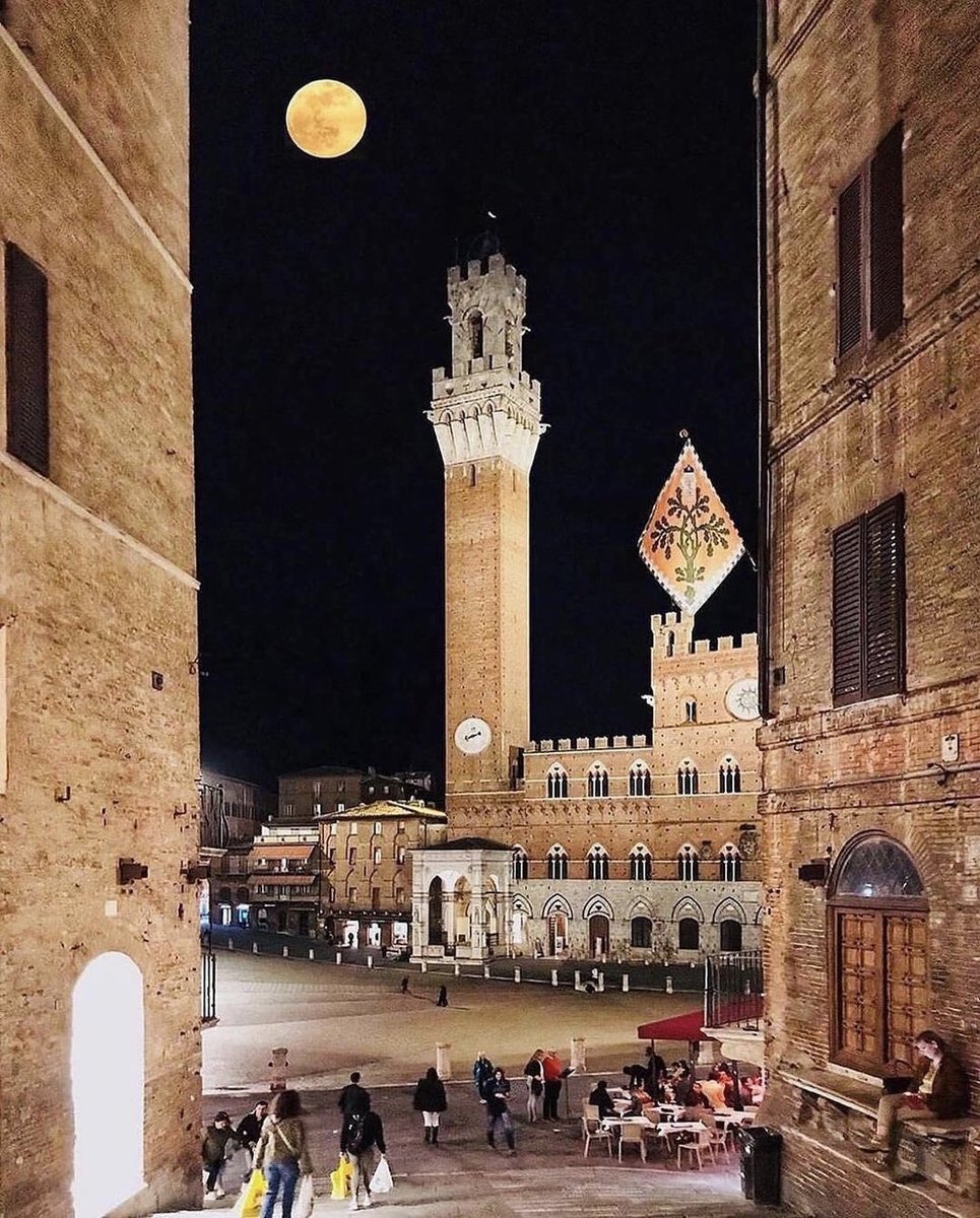 Dünyanın en güzel ortaçağ şehirleri 🧵

 1. Siena, İtalya