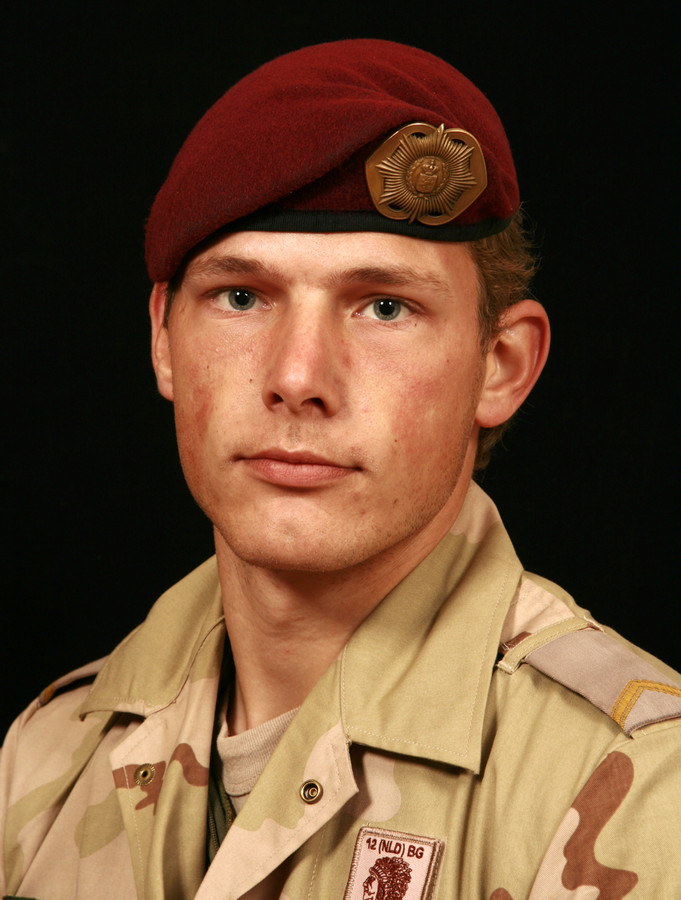 Op 19 december 2008 verloor #Nederland 🇳🇱 Sergeant Mark Weijdt, door een ingegraven #IED van de #Taliban 🐷 in #Uruzgan, #Afghanistan 🇦🇫
Hij was pas 24 jaar oud.

Vandaag denken we aan Mark. Aan de kameraad die we verloren hebben. Zijn familie, vrienden en collega’s dragen dat