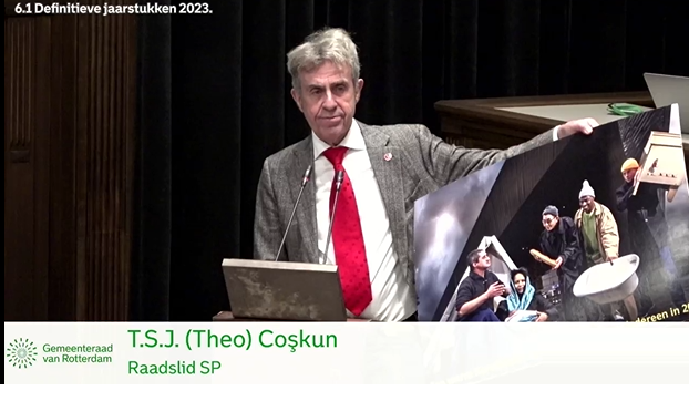 De senior van de raad, de heer Theo Coşkun.