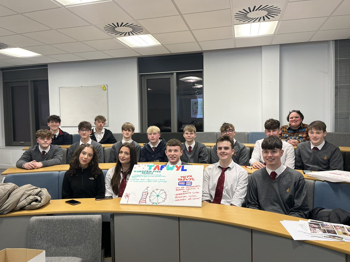 A unique Welsh-medium programme run by Cardiff University and Cardiff Metropolitan University is helping sixth-form students kick-start their journey to becoming future business leaders. 🏴󠁧󠁢󠁷󠁬󠁳󠁿

↪️Find out more: bit.ly/3BqZE1l