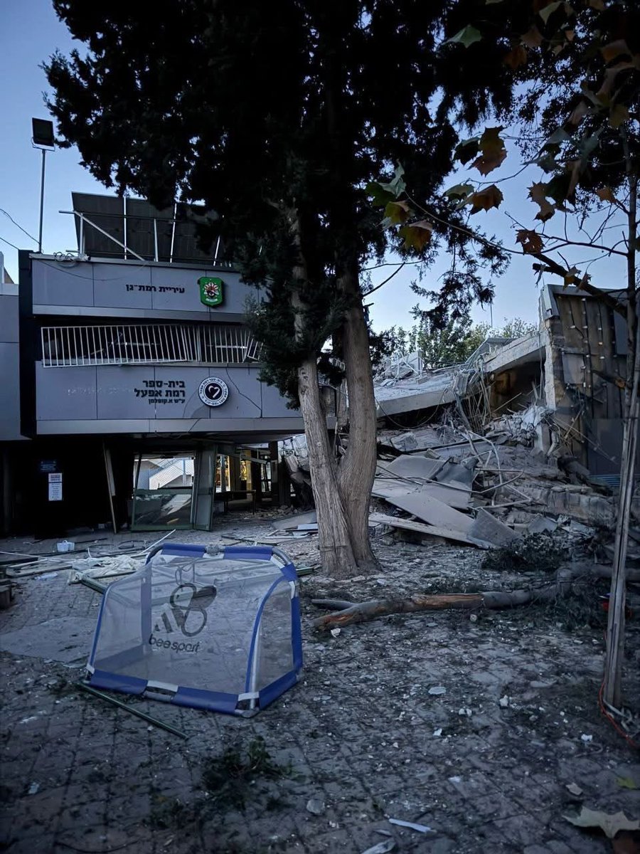 LTC_Shoshani's tweet image. 📍Central Israel, around 2:30 AM
December 19, 2024.

Last night, the Houthi terrorist regime launched a surface-to-surface missile attack, resulting in damage to a school.

In response to the ongoing attacks by the Houthis, we struck several military targets in Yemen last night.